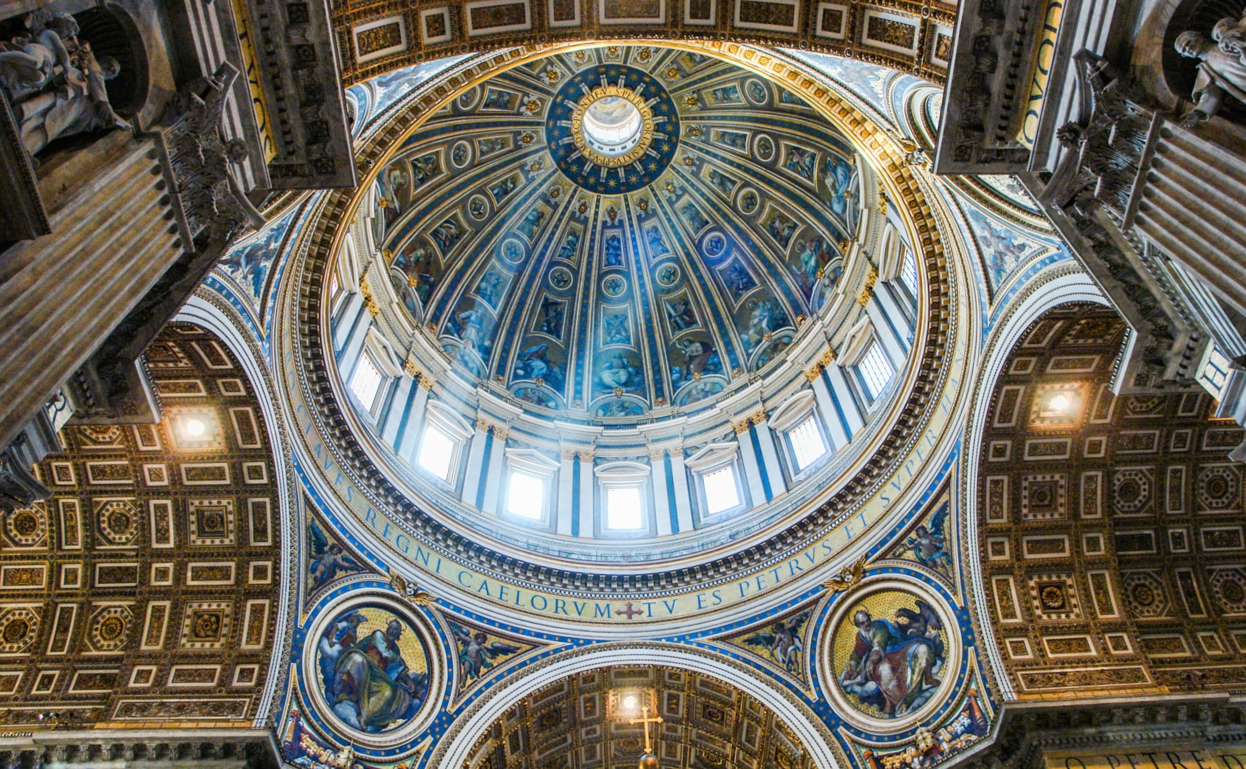 バチカンサンピエトロ大聖堂の天井装飾