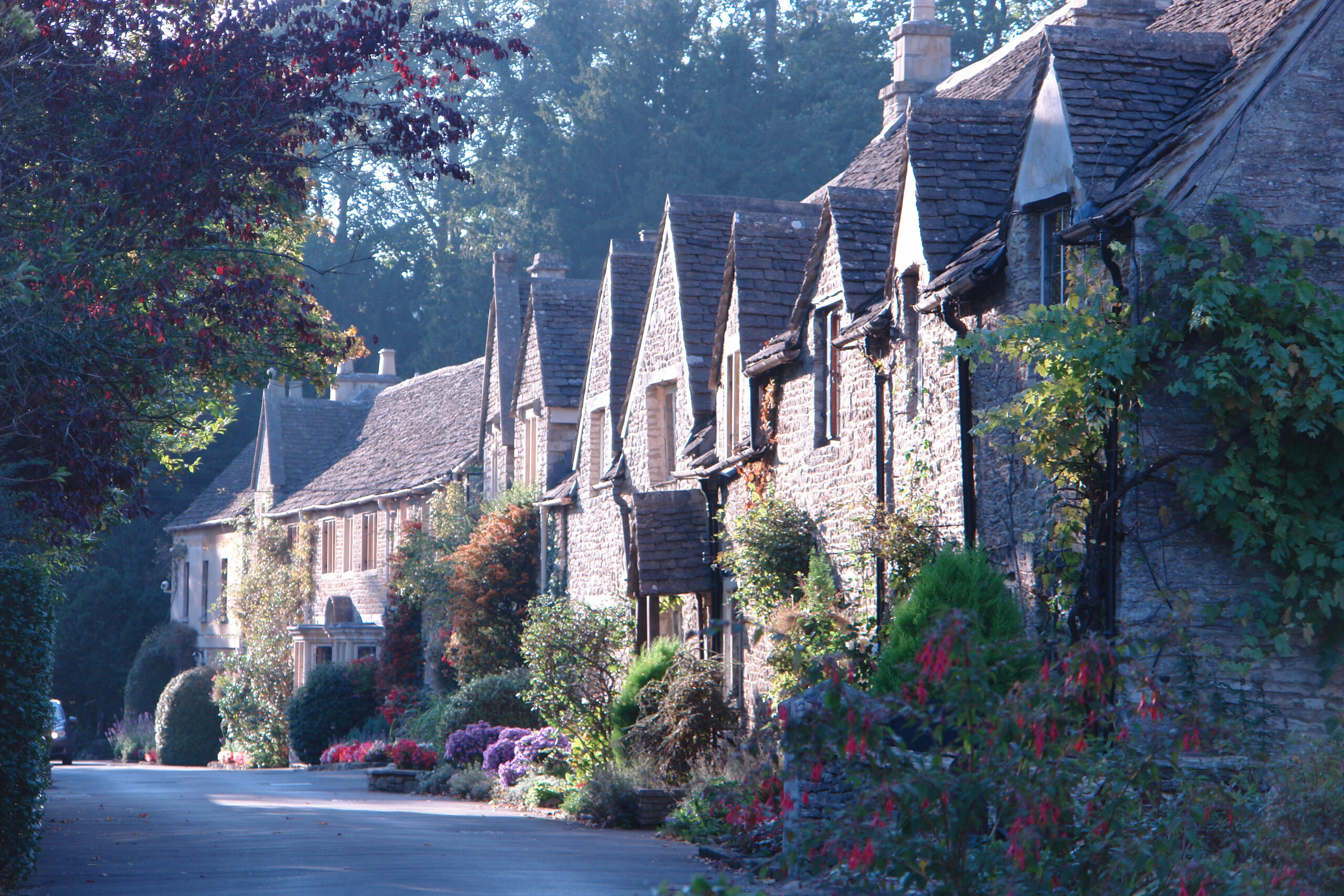 ウイリアムモリスがイギリスで最も美しいと評したバイブリーの村